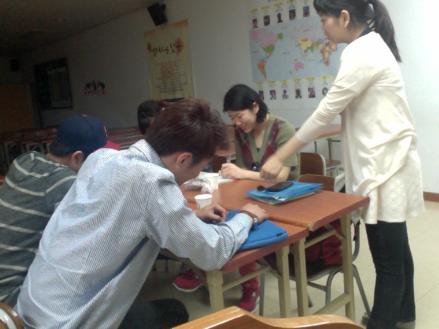 Photo on 2012-05-14 at 21.33 #2.jpg : 20120514 영어 드라마팀 모임